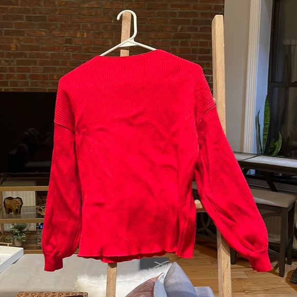 red sweater with big sleeves - Picture 1 of 3